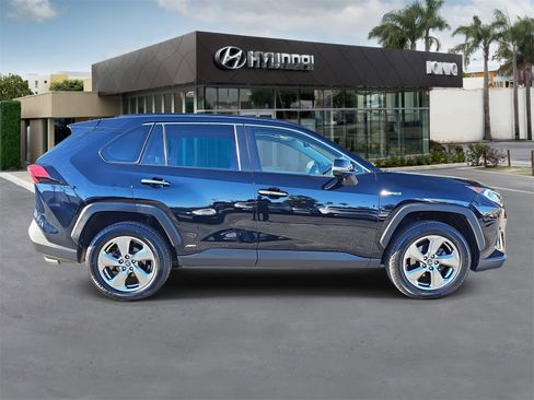 Used 2019 Toyota RAV4 Limited image 2