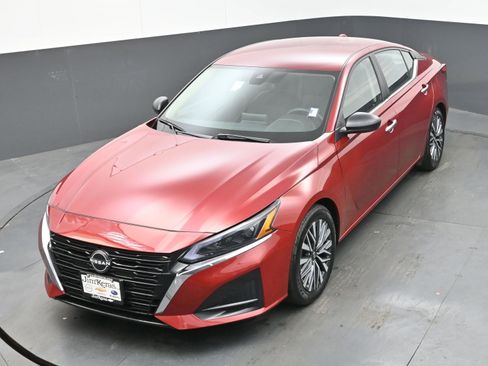 Used 2024 Nissan Altima 2.5 SV image 34