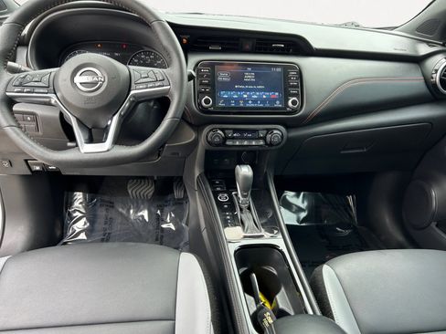 Used 2024 Nissan Kicks SR w/ SR Premium Package FWD image 3