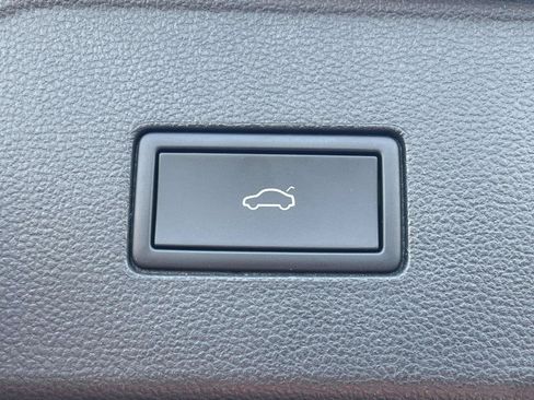 Certified 2024 Volkswagen Atlas SE w/ Panoramic Sunroof Package FWD image 11