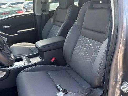 Used 2025 Nissan Frontier SV w/ SV Convenience Package RWD image 14