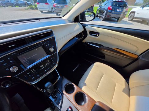 Used 2017 Toyota Avalon Limited FWD image 29