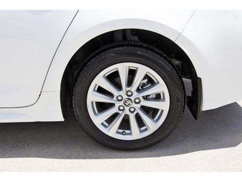 Used 2024 Toyota Corolla XLE FWD image 30