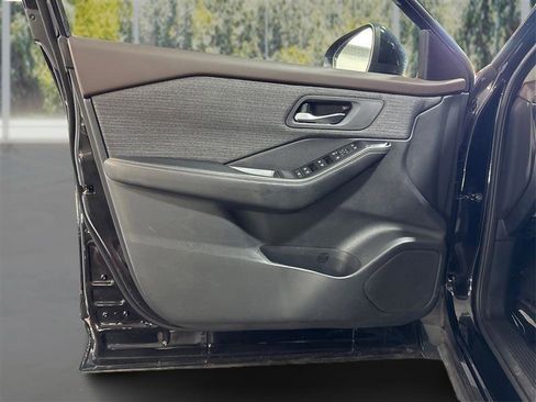 Used 2021 Nissan Rogue SV AWD/4WD image 18