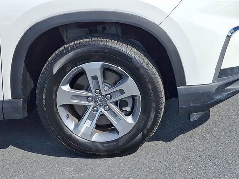 Certified 2025 Honda Pilot EX-L image 8