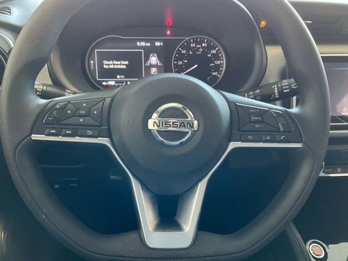 Used 2020 Nissan Kicks SV image 12