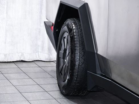 Used 2025 Tesla Cybertruck AWD Crew Cab image 76