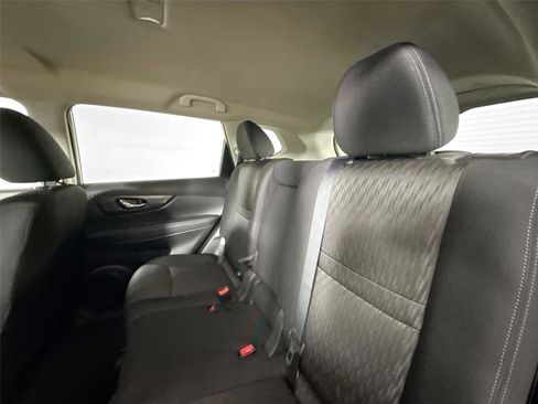 Used 2017 Nissan Rogue SV image 27