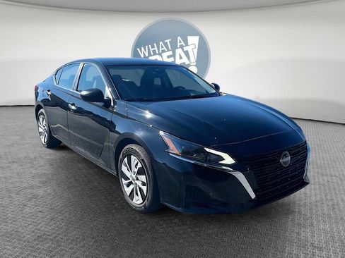 Used 2025 Nissan Altima 2.5 S FWD image 1