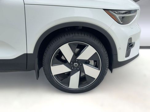 Certified 2023 Volvo C40 P8 Recharge Ultimate image 11