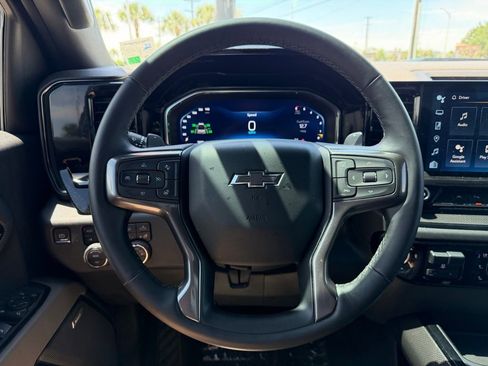 Used 2023 Chevrolet Silverado 1500 ZR2 image 14