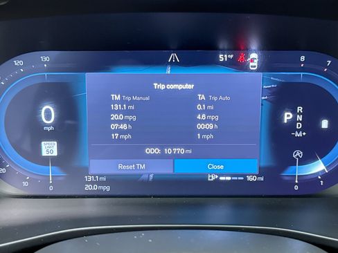 Used 2025 Volvo XC40 B5 Core image 9