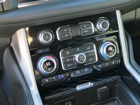 Used 2023 GMC Yukon Denali AWD/4WD image 23