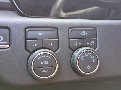 Used 2025 Chevrolet Silverado 1500 LT image 25