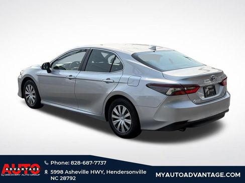 Used 2022 Toyota Camry LE FWD image 4