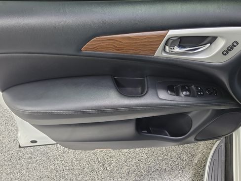 Used 2019 Nissan Pathfinder Platinum FWD image 19