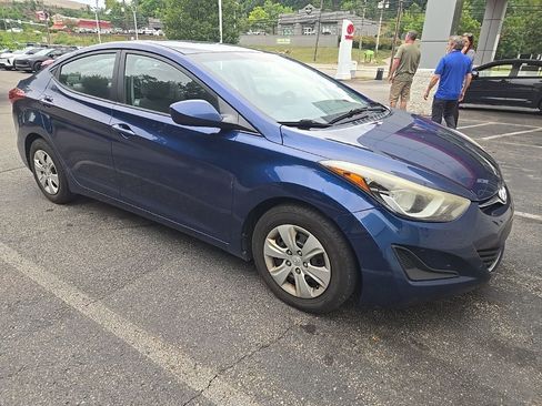 Used 2016 Hyundai Elantra SE FWD image 2