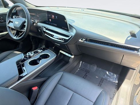 Certified 2024 Cadillac Lyriq Luxury RWD image 32