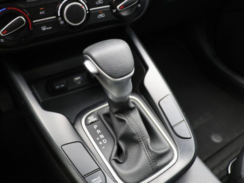 Used 2025 Kia Soul LX w/ LX Technology Package FWD image 23