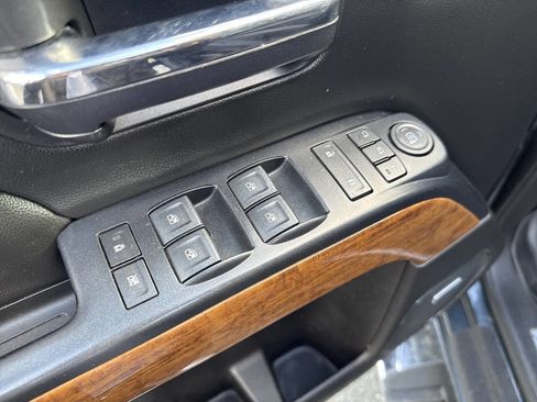 Used 2018 Chevrolet Silverado 2500 High Country image 31