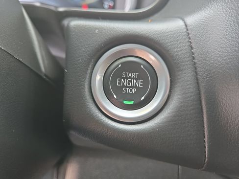 Used 2024 GMC Yukon SLT AWD/4WD image 32