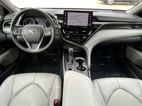 Used 2022 Toyota Camry XLE image 10