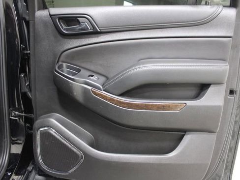 Used 2020 Chevrolet Suburban LT image 30