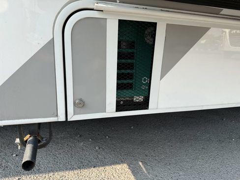 Used 2021 Ford E-450 and Econoline 450 Super Duty w/ Motorhome Prep Package RWD image 8