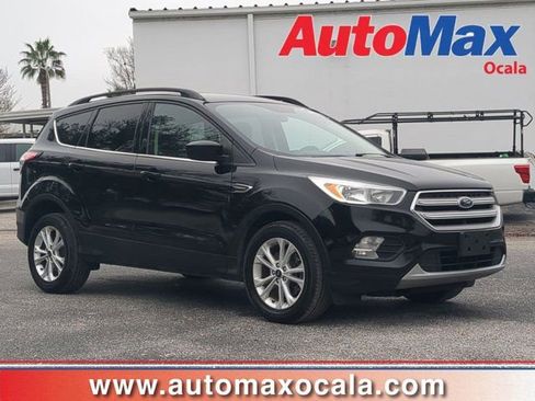 Used 2018 Ford Escape SE w/ SE Sync 3 Package image 1