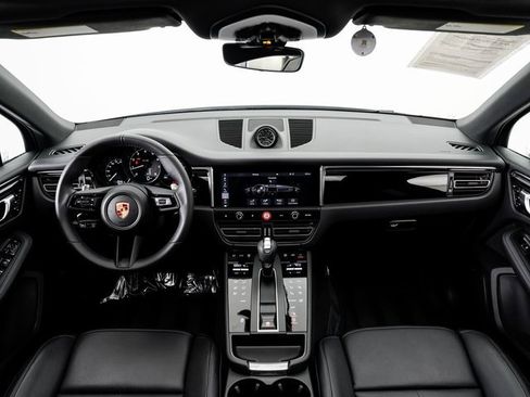 Used 2025 Porsche Macan image 23