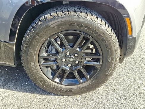 Used 2024 Land Rover Defender 110 X-Dynamic SE image 4