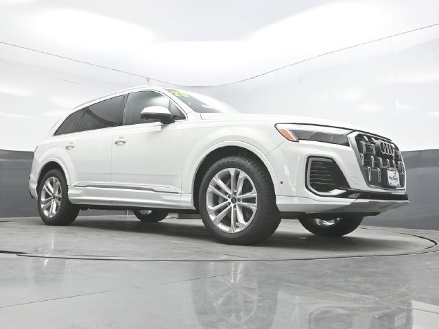 Used 2025 Audi Q7 3.0T Premium Plus AWD/4WD image 32