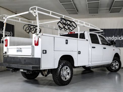 Used 2022 RAM 2500 Tradesman w/ Chrome Appearance Group AWD/4WD image 8