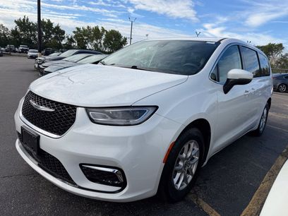 Used 2023 Chrysler Pacifica Touring-L