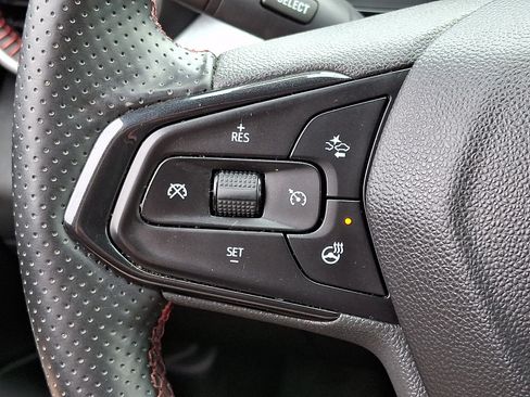 Used 2024 Chevrolet Trax RS FWD image 20