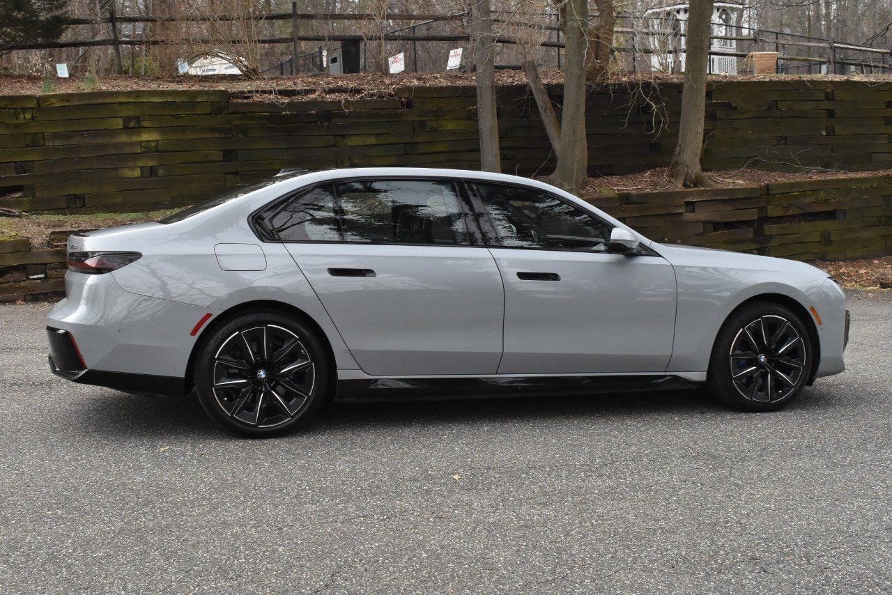 Used 2023 BMW i7 xDrive60 AWD/4WD image 8