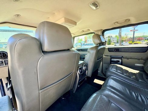 Used 2004 HUMMER H2 w/ Preferred Equipment Group AWD/4WD image 17