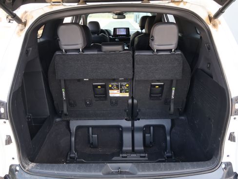 Used 2023 Toyota Sienna XSE w/ XSE Plus Package FWD image 34