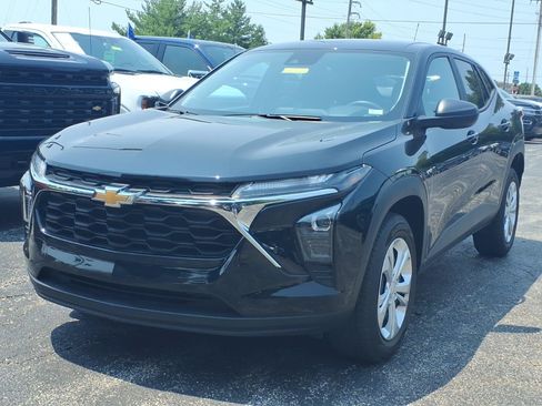 Used 2024 Chevrolet Trax LS FWD image 25