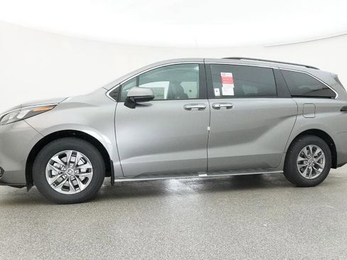 New 2026 Toyota Sienna XLE image 21