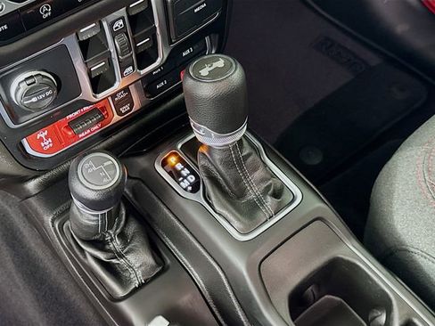 Used 2025 Jeep Wrangler Unlimited Rubicon image 19