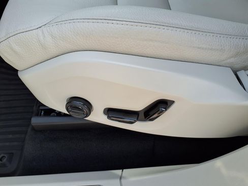 Certified 2025 Volvo XC90 T8 Plus w/ Protection Package Premier AWD/4WD image 23