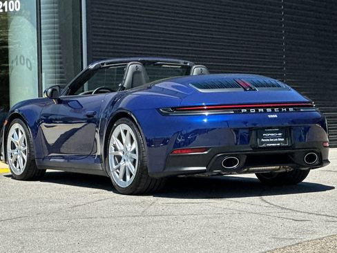 Used 2025 Porsche 911 Carrera RWD image 3