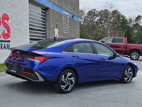 Used 2025 Hyundai Elantra SEL image 7