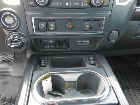 Used 2019 Nissan Titan SV w/ SV Convenience Package AWD/4WD image 25