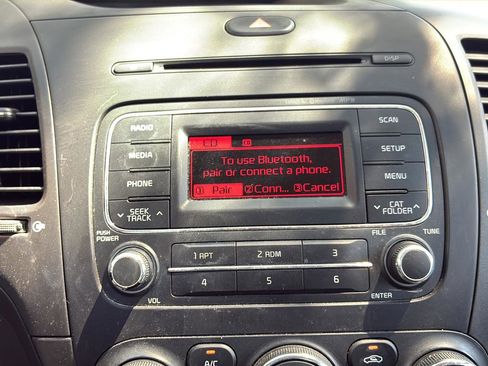 Used 2016 Kia Forte LX FWD image 32