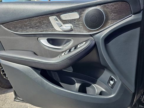 Used 2022 Mercedes-Benz GLC 300 image 32