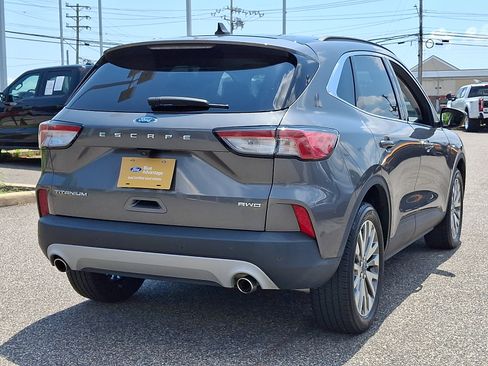 Certified 2022 Ford Escape Titanium AWD/4WD image 10