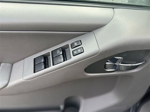Used 2012 Nissan Frontier SL image 14