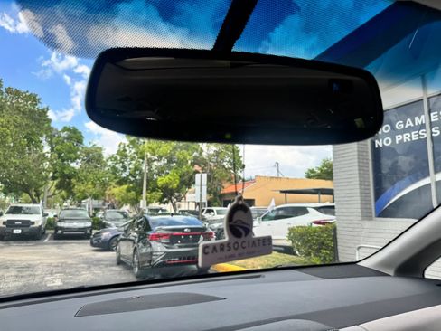 Used 2017 Toyota Sienna XLE w/ XLE Navigation Package FWD image 43